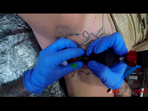 ❤️ La bomba Sully Savage, molt tatuada, es va tatuar al clítoris ❤ Vídeo de merda  al ca.aircoolershop.top ❌❤
